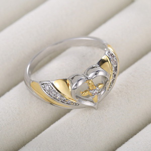 Anello a Cuore da Donna Bicolore Aperto Regolabile con Accenti di Cristallo Gioiello Romantico Elegante per Uso Quotidiano - Product Image 5