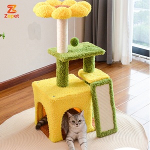 Arbre à chat en bois moderne, écologique et tendance avec maisonnette et jouets - Product Image 1