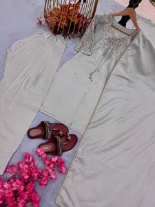 Crêpe naturelle Pur avec perles travail à la main et broderie Séquence de 3 mm Travail avec manches Farshi Palazzo avec ensemble Dupatta - Product Image 2