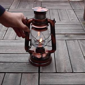 Lampe de camping en métal rétro classique à LED portable pour l'extérieur - Product Image 6