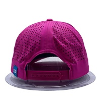Casquette de baseball sportive en tissu éponge imperméable à 6 panneaux, perforée au laser, séchage rapide, style hip-hop, avec détails en caoutchouc, pour la mode et la performance personnalisées