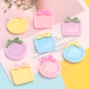 Yiwu Wintop Fashion Accessories Lovely Bow Pattern Round square Plate Design Flat Back Resin Charms for Keychain