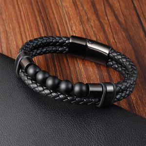 Bracelet en cuir tressé double couche pour homme avec perles en pierre de lave et fermoir magnétique en acier inoxydable PVD Gunblack - Product Image 3