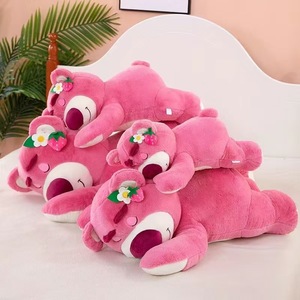 Peluche Orsetto Fragola Sdraiato, <span class=keywords><strong>Cuscino</strong></span> Abbraccio Cartone Animato Carino con Imbottitura Morbida in Cotone PP per Compagno di Sonno e Regalo di Natale - Product Image 3