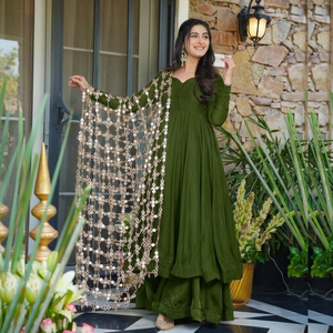 Robe longue élégante verte avec broderie chaîne et dentelle, coupe trapèze, manches longues, pour soirée, coupe classique, col en U, en polyester tissé pour femme - Product Image 1