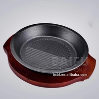 Wajan Sizzle Griddle Hot Plate Sizzler, Panci Sizzling, Panci Bulat Besi Cor dengan Dasar Kayu Merah