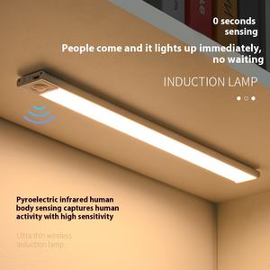 Sensor de movimiento recargable debajo de la luz del Gabinete Lámpara de armario LED inalámbrica magnética para escaleras y uso en el mostrador interior - Product Image 3