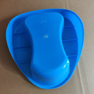 Commode en plastique de type B 35,5x30 cm avec design inclinable vers l'extérieur pour personnes âgées - Product Image 2