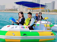 Vélo aquatique au design requin, pédalo flottant, croiseur aquatique, bateau de divertissement lacustre, embarcation aquatique récréative familiale