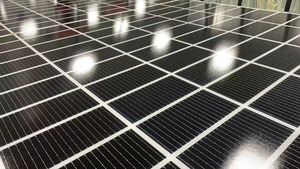Panel Solar Económico, Módulo Fotovoltaico Monocristalino de 580W/585W/590W, Celdas <span class=keywords><strong>Solares</strong></span> Jinko, Longji, JA, <span class=keywords><strong>para</strong></span> Uso Doméstico y Comercial - Product Image 5