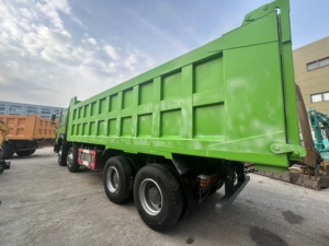 Volquete HOWO de 12 Ruedas de Segunda Mano en Buen Estado, Motor WD615, Sistema Hidráulico de Elevación Estable, Caja de Carga Resistente al Desgaste - Product Image 3