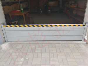 Hệ thống ngăn nước cửa gara được sử dụng làm biện pháp kiểm soát lũ cho gara để ngăn ngừa thiệt hại do lũ lụt - Product Image 2