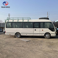 Petit minibus japonais d'occasion Yota Coaster, équipé d'un porte-bagages de toit