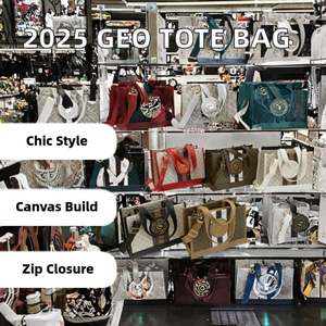 Bolso de Mano Acolchado Ligero y Casual para Mujer, Bolso Bandolera de Nailon con Correa Ajustable, Suave y Esponjoso - Product Image 2