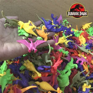 저렴한 선물 피나타 필러 캡슐 장난감 필러 보드 게임 액세서리 경품을위한 작은 공룡 동물 그림 장난감