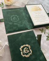 Caja de Invitación de Boda de Terciopelo Verde Esmeralda, Invitaciones Personalizadas con Monograma Dorado, Tarjeta con Bolsillo para RSVP, Cajas de Empaque de Lujo