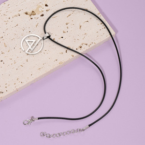 Collana con Ciondolo Logo <span class=keywords><strong>Linkin</strong></span> Park in Stile Europeo, Geometrico e Traforato, Catena in Acciaio Inossidabile, Gioielli Moda Donna all'Ingrosso - Product Image 3