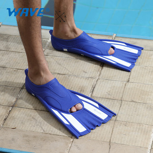 Palmes de natation courtes Wave, palmes souples en PVC à talon ouvert pour entraînement de natation adulte - Product Image 1