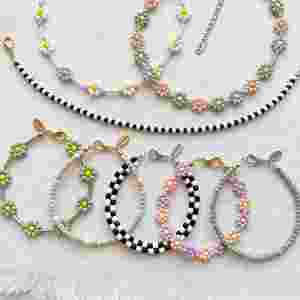 Kit de 24 Rejillas de Cuentas de Vidrio con Tubos de Vidrio para Hacer Joyas DIY, Suministros para Pulseras y Collares - Product Image 3