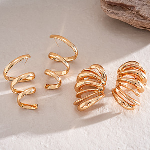 Vintage Gold Curved Claw <b>Stud</b> <b>Earrings</b> Irregular <b>Stud</b> <b>Earrings</b> for Women Summer Holiday Party Jewelry Gift - Product Image 5