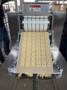 मिनी रोटरी लकड़ी जई कुकी फार्म छोटे मैरी मीठा केक अखरोट बिस्कुट ढालना आड़ू पेस्ट्री मशीन घरेलू के लिए