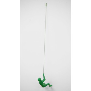 Resina verde arrampicata uomo appeso scultura dimensionale 6 \ "X 3 \" moderno stile nordico ornamento buddista pittura statuetta