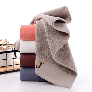 Toalla Facial de Algodón Puro Kim Ryan 34x74 cm, Gruesa y Absorbente con Logotipo Bordado para Uso en el Hogar y Hoteles - Product Image 4