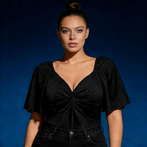 Blouse à œillets personnalisée, bouton, devant torsadé, col en V profond, manches courtes à volants, ourlet peplum, respirante, crochetée, moderne - Product Image 5