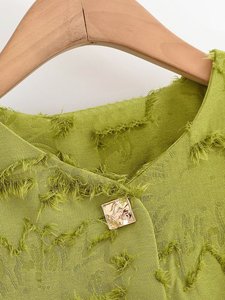 Camicetta da donna jacquard traforata personalizzata 2026 con bottoni in metallo, top a maniche a sbuffo con scollo rotondo, stile vintage, OEM/ODM da fabbrica cinese - Product Image 3
