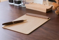 Carpeta de archivos magnética vintage al por mayor, carpeta de menú de mesa, Portapapeles de madera personalizado con soporte extraíble para restaurante