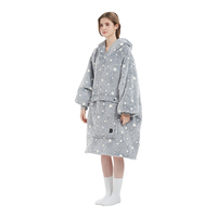Couverture à capuche confortable et confortable en molleton pour adultes Couverture portable populaire de l'usine avec sweat à capuche surdimensionné chaud chauffant