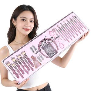 Juego <span class=keywords><strong>de</strong></span> 32 <span class=keywords><strong>Brochas</strong></span> <span class=keywords><strong>de</strong></span> <span class=keywords><strong>Maquillaje</strong></span> con Pedrería Glitz and Glam, Estilo Profesional, <span class=keywords><strong>Brochas</strong></span> <span class=keywords><strong>de</strong></span> <span class=keywords><strong>Maquillaje</strong></span> <span class=keywords><strong>de</strong></span> Lujo al <span class=keywords><strong>por</strong></span> <span class=keywords><strong>Mayor</strong></span> con Caja <span class=keywords><strong>de</strong></span> Regalo - Product Image 1