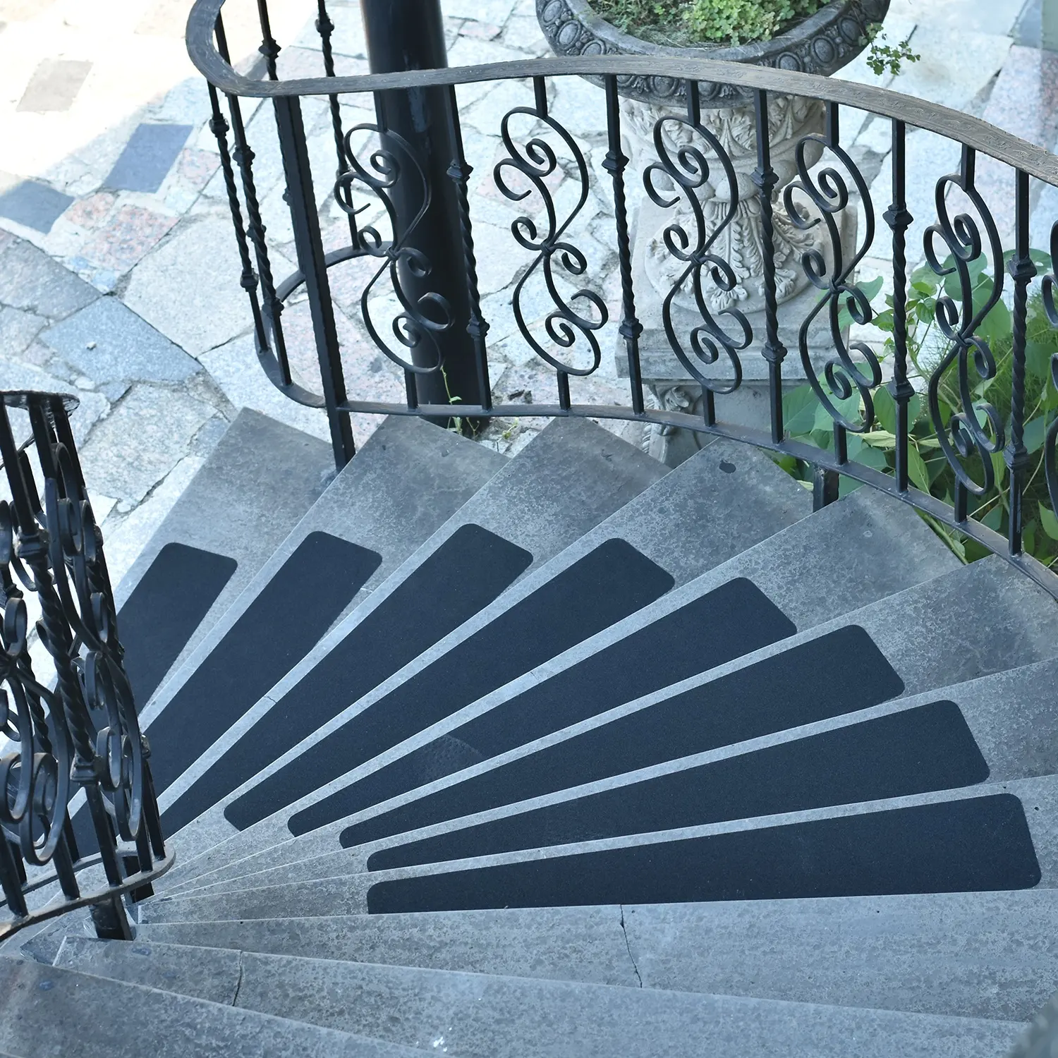सीढ़ियों के लिए भारी शुल्क विरोधी पर्ची टेप निविड़ अंधकार पकड़ टेप-किसी भी आउटडोर इनडोर सीढ़ियों के लिए फिट, गैर पर्ची टेप/गैर पर्ची स्ट्रिप्स