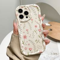 Coques de Téléphone Tendance avec Chaîne pour iPhone 16 15 17 18 Pro Max – Étui Crème à Motif Floral – Coque Arrière