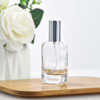 Vente en gros de flacons de parfum en verre rectangulaires transparents de 30 ml avec bouchon argenté, emballés dans un carton imprimé