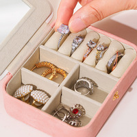 LG7312 Boîte à bijoux de voyage simple faite à la main en cuir PU avec doublure en daim, mini-organisateur, couleur et logo personnalisables, pour femmes et filles, facile à utiliser