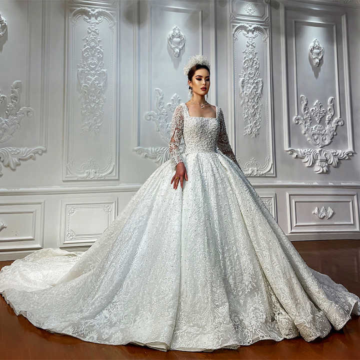 新しいレースのウェディングドレス