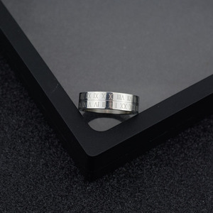 Bague rotative en acier inoxydable au design de niche de luxe léger, tailles multiples, unisexe, avec chiffres romains, bijoux tendance, vente en gros - Product Image 4