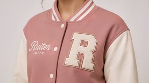 เสื้อแจ็คเก็ตวาร์ซิตี้ปักตัวอักษร R สีชมพูขาว สไตล์ Preppy สำหรับผู้หญิง ทรงปกติ คอทรงโอ โลโก้ด้านหน้า - Product Image 5