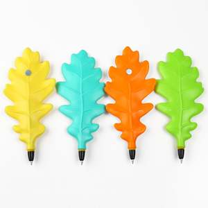 Bolígrafo con diseño de hoja de roble y adhesivo para nevera, bolígrafo de plástico de 1.0 mm con logotipo personalizable y ancho de escritura ajustable - Product Image 1
