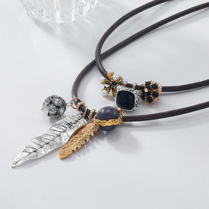 Set Kalung dan Gelang Wanita Simia <span class=keywords><strong>Feather</strong></span> <span class=keywords><strong>Pendant</strong></span> New Ethnic Storm, Berlian Metalik Hitam - Product Image 2