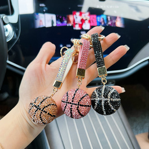 Portachiavi a forma di pallone da basket con strass, regalo creativo di compleanno per accessori auto e borse, in lega con lettere in rilievo - Product Image 2