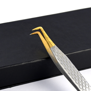 Pinzas Profesionales para Extensión de Pestañas de 90 Grados, con Punta Redondeada y Agarre de Diamante, Logotipo Personalizado, Acero Inoxidable, Crossedge - Product Image 1