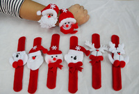Bracelet Lumineux de Noël en Peluche Père Noël avec Anneau à Claquer, Idéal pour Décorations de Poignet et Jouet Lampe