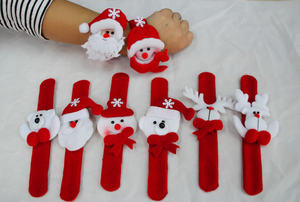 Bracelet Lumineux de Noël en Peluche Père Noël avec Anneau à Claquer, Idéal pour Décorations de Poignet et Jouet Lampe - Product Image 5