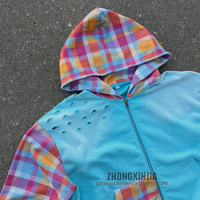 Sweat à capuche surdimensionné en coton 100% personnalisé, motif écossais Madras, bleu délavé, avec patchwork et trous usés, style vintage