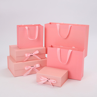 Boîte en papier rose de luxe avec fermeture magnétique, logo personnalisé, emballage rigide, ruban, laminage brillant, gaufrage pour boîtes cadeaux