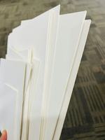 Plaques de carton rigides et plates en kraft blanc et carton noir de 1 mm, 2 mm, 2,5 mm pour panneaux signalétiques, panneaux graphiques et panneaux multimédia