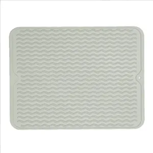 Tapis de séchage de vaisselle en silicone antidérapant résistant à la chaleur et compatible lave-vaisselle 30*40 pour comptoir de cuisine - Product Image 5