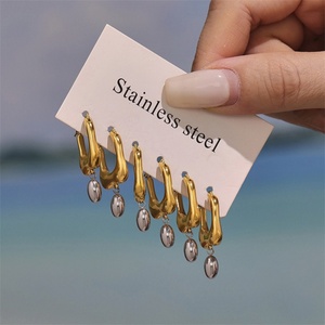 Boucles d'oreilles créoles hypoallergéniques personnalisées en acier inoxydable plaqué or 18 carats, tendance, unisexe, pour tous les jours et les soirées - Product Image 3